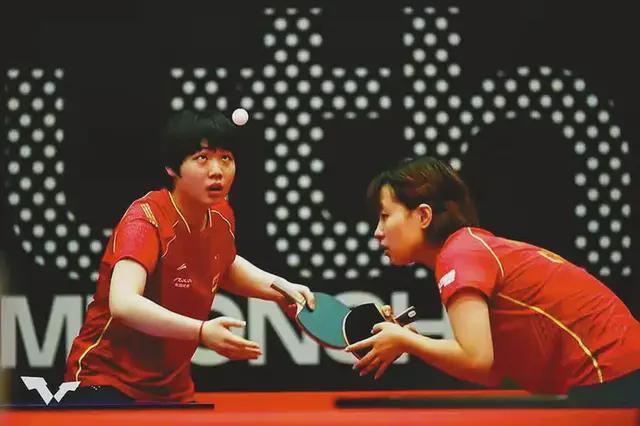 他与家人一 他与家人一