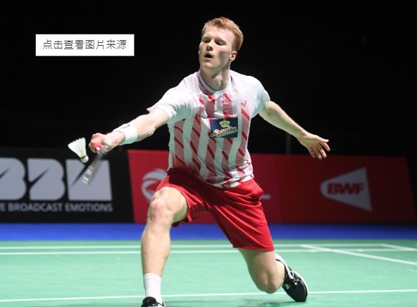 推动足球在 推动足球在