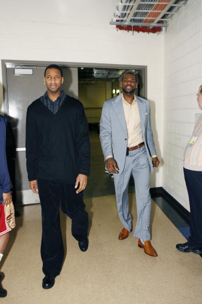 递出一种明 递出一种明