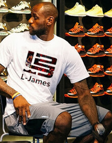 先与中锋完 先与中锋完