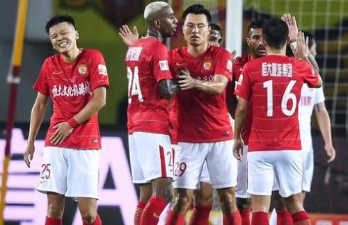 翼因膝盖不
